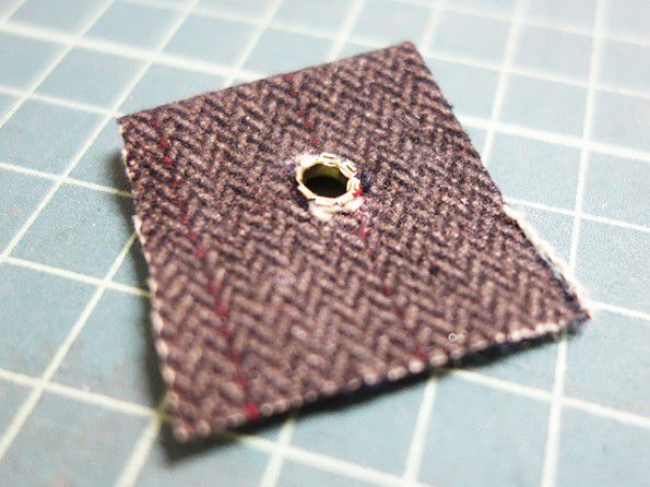 ハトメパンチの裏側