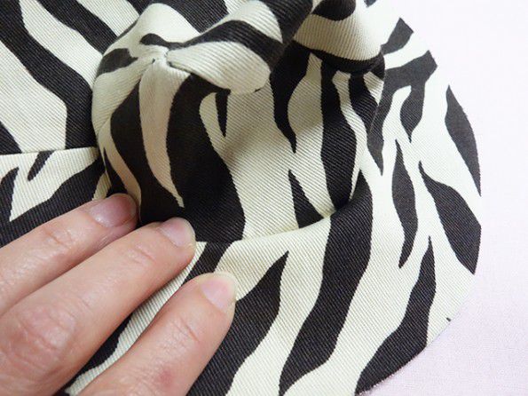 帽子の表側からアイロン