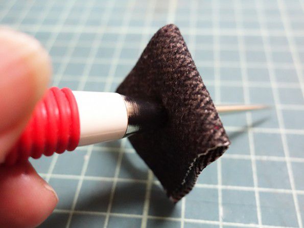 目打ちで穴をあける