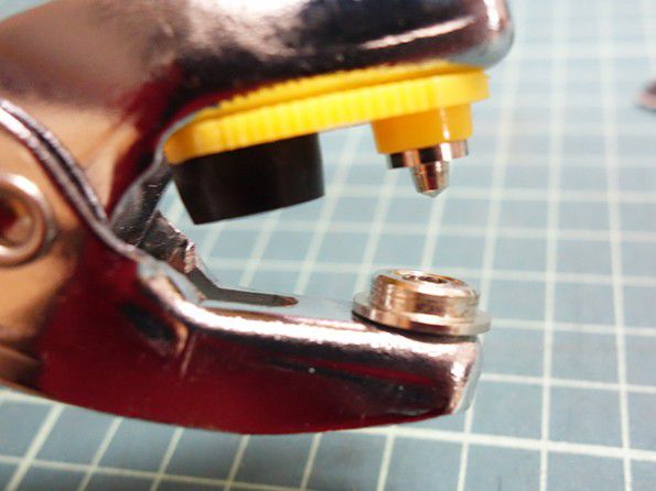 ハトメパンチの準備