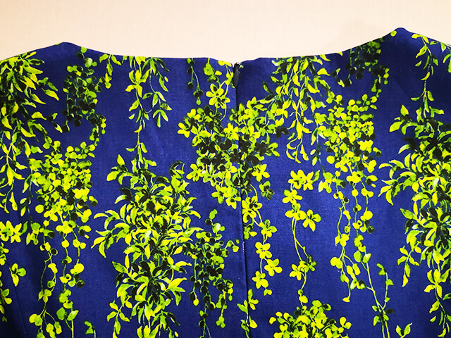 コンシールファスナーをつけた後ろ身頃