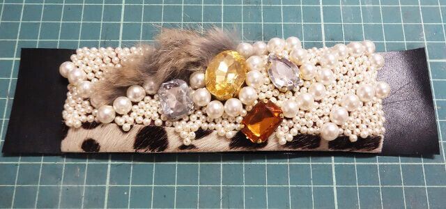 ビジューびっしりバングル