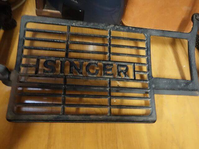 足踏みミシンの板