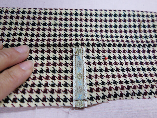 縫い代を折ってから反対側をつける