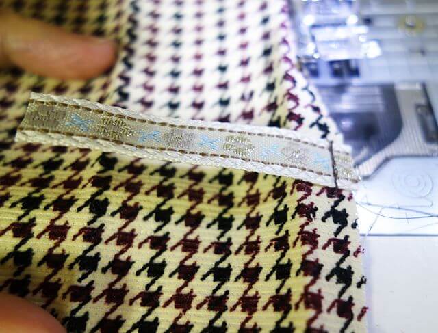 リボンを縫い付ける