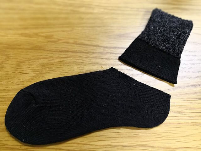 靴下をカット
