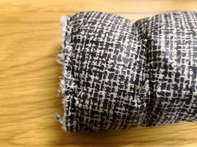 袖口をカットする