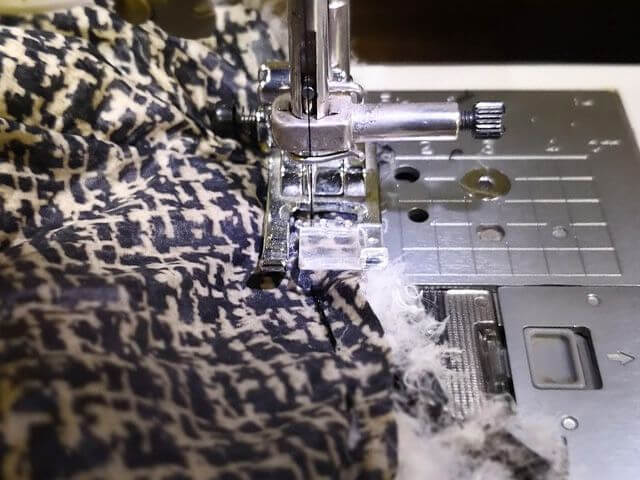 ミシンで縫う