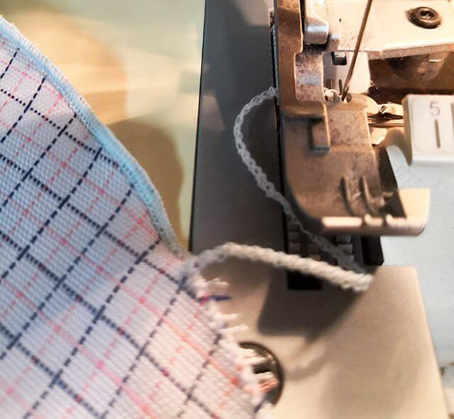 ロックミシンが外れる