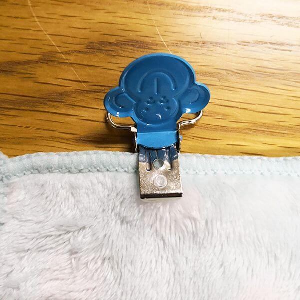 クリップにタオルを挟む