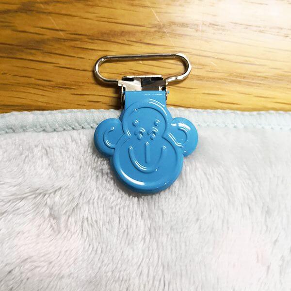 サスペンダークリップでタオル