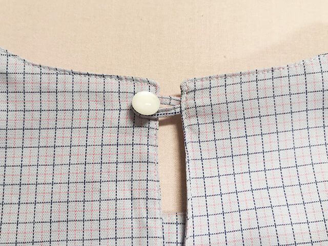 足つきボタンをつける