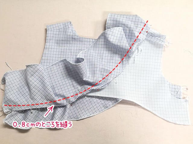 フリルを縫い合わせる