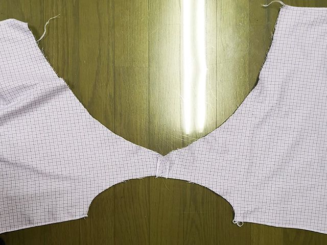 肩の縫い代を割る