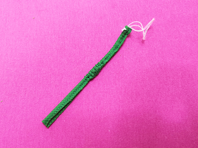 針を筒の中に通す