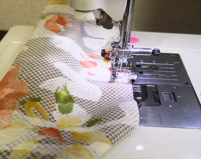 シュシュを縫う