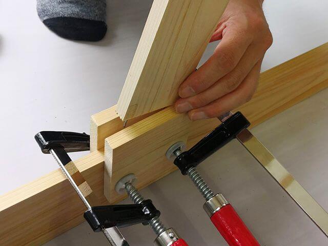 クランプで固定