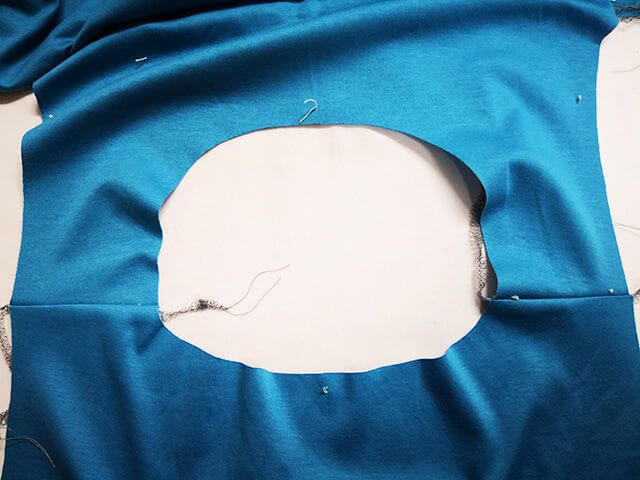肩線を縫った身頃