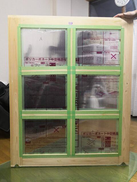 窓を仮でいれる