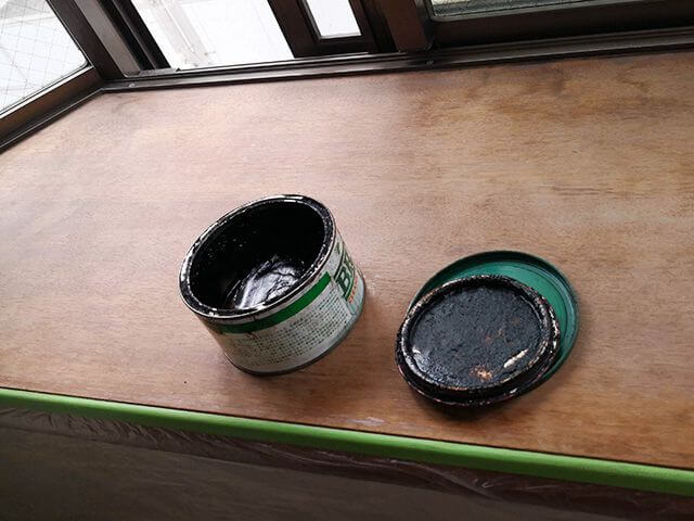 ブライワックスを出窓に塗る