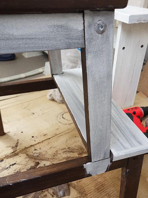 IKEAのステップ台にペンキを塗る