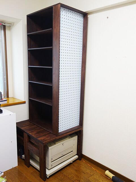 プリンタ台の上に本棚を置く