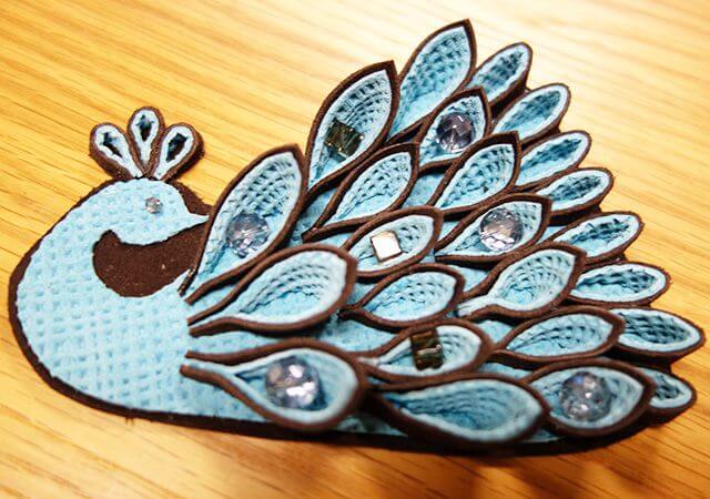 クジャクのつまみ細工