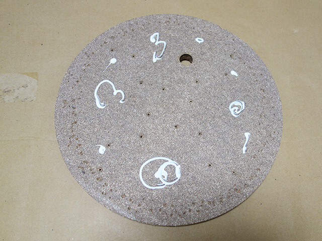 ボンドで貼り付ける