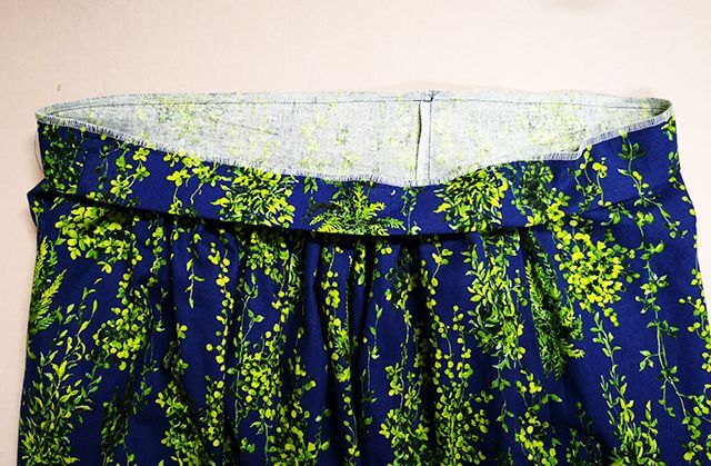 パンツとベルトを縫い合わせる