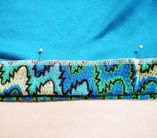 裾を折って縫う