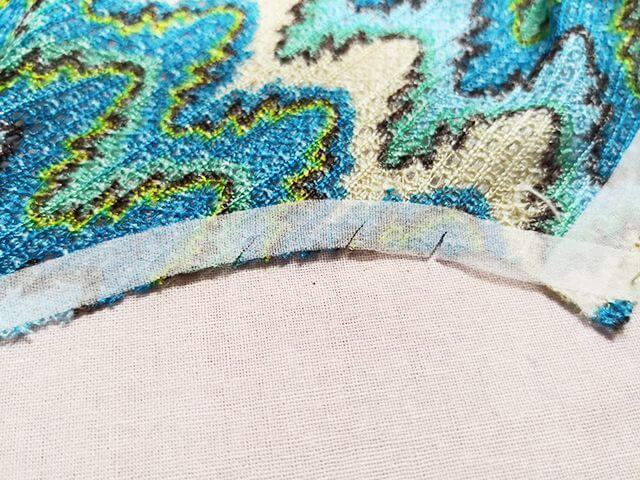 脇のカーブの切り込み