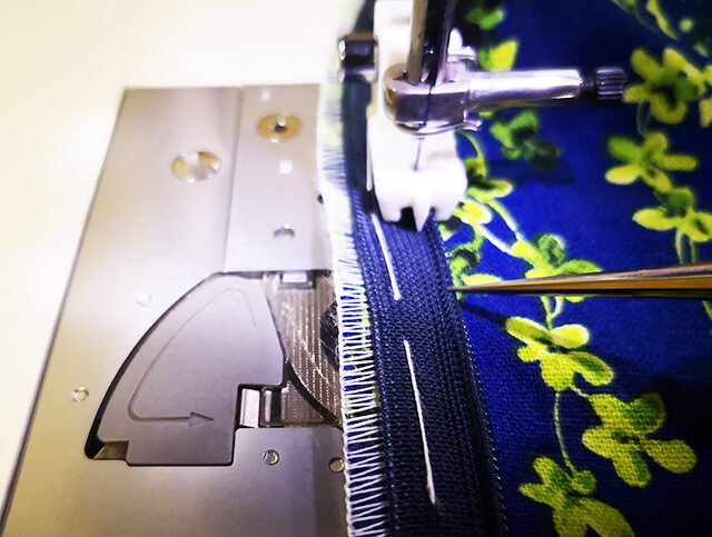 コンシールファスナーを縫う