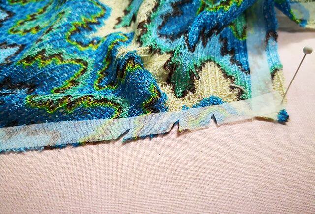 切り込みを入れて広げる