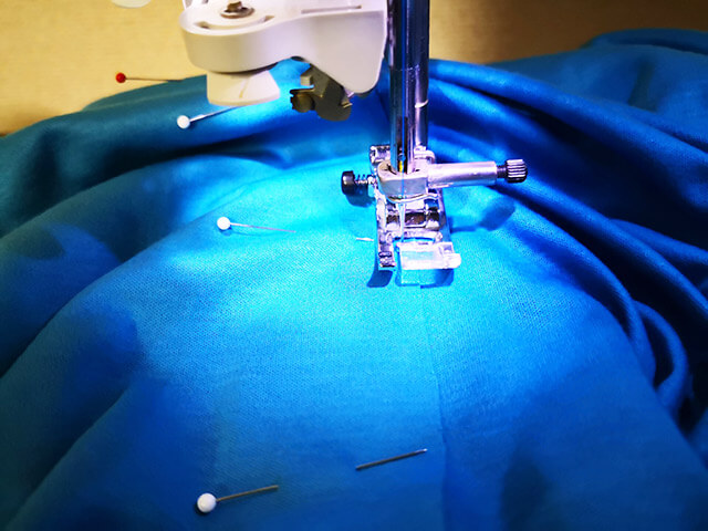 スリットを縫う