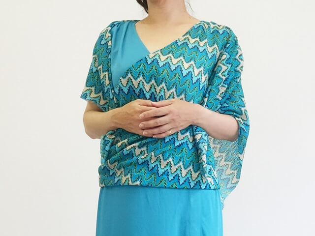 肩に掛けるスカーフ