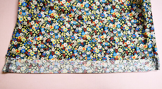 裾を外側に折る