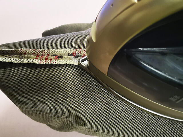 縫い代の先を開く