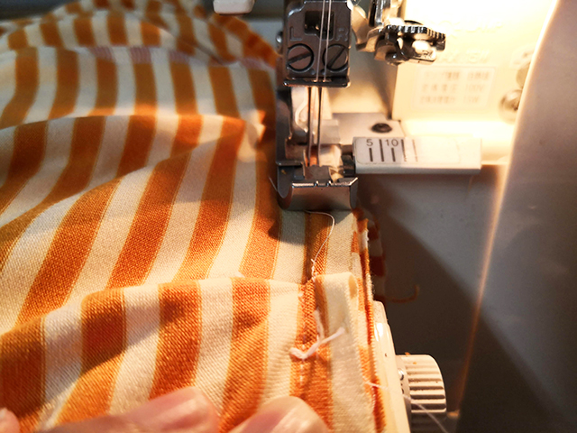 ロックミシンで端の始末