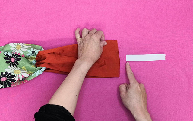 ヘアバンドにゴムをつける