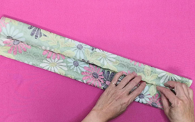 縫い代が中心になるように置く