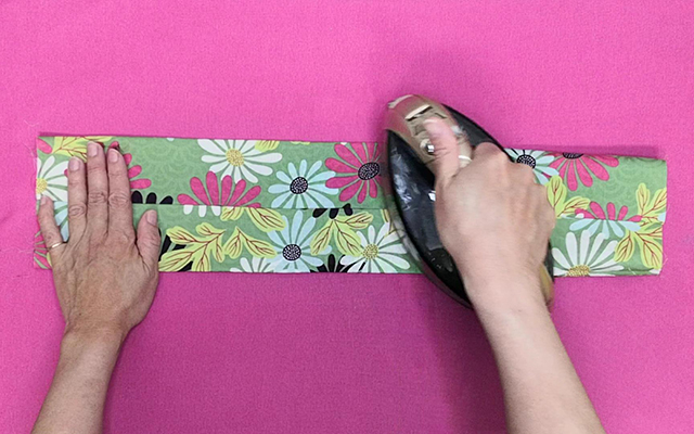 アイロンでしわを取る